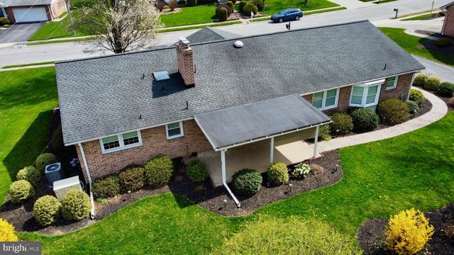 436 HUNTING PARK LN, York, PA 17402