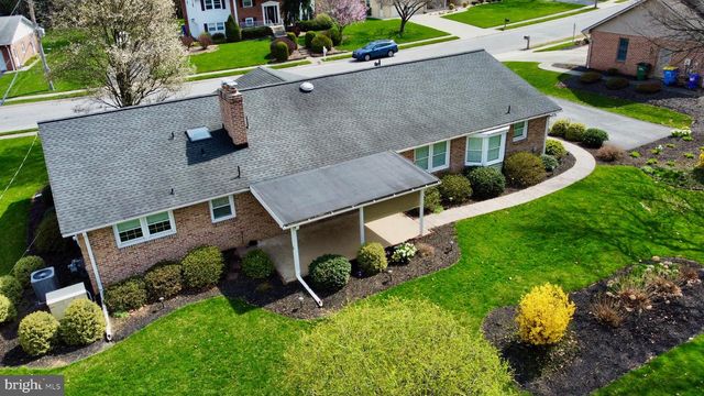 436 HUNTING PARK LN, York, PA 17402