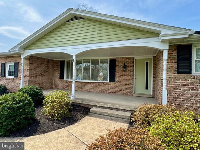 436 HUNTING PARK LN, York, PA 17402