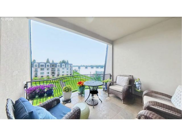 707 N HAYDEN ISLAND Dr 413, Portland, OR 97217