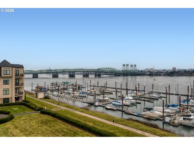 707 N HAYDEN ISLAND Dr 413, Portland, OR 97217