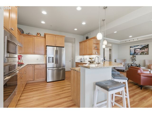 707 N HAYDEN ISLAND Dr 413, Portland, OR 97217