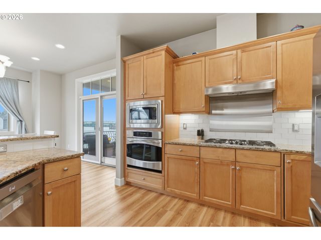 707 N HAYDEN ISLAND Dr 413, Portland, OR 97217