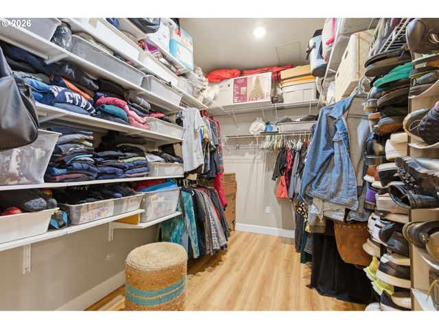 707 N HAYDEN ISLAND Dr 413, Portland, OR 97217