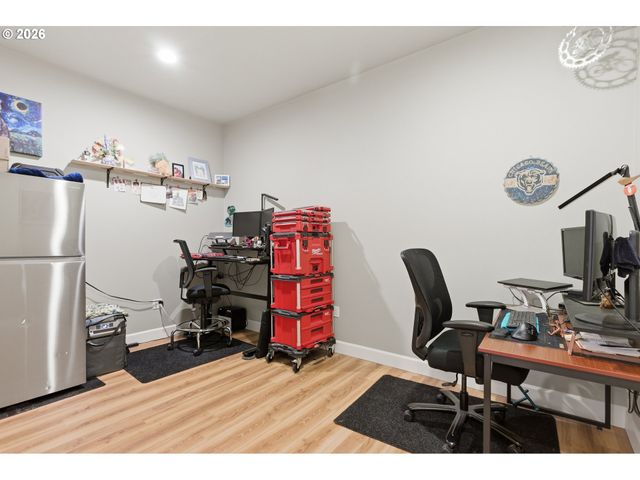 707 N HAYDEN ISLAND Dr 413, Portland, OR 97217