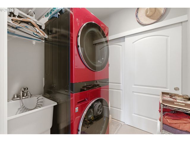 707 N HAYDEN ISLAND Dr 413, Portland, OR 97217