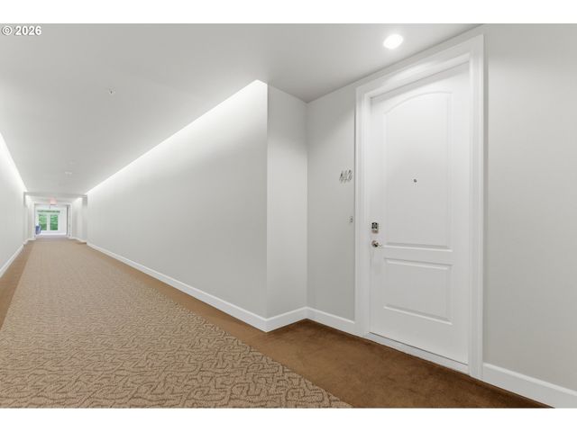 707 N HAYDEN ISLAND Dr 413, Portland, OR 97217
