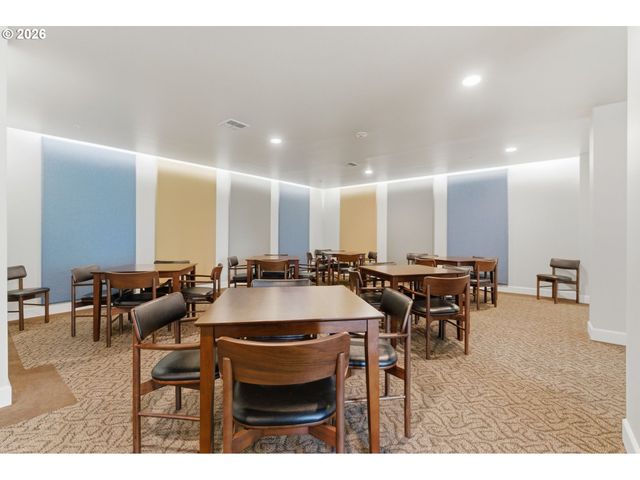707 N HAYDEN ISLAND Dr 413, Portland, OR 97217