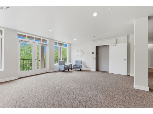 707 N HAYDEN ISLAND Dr 413, Portland, OR 97217