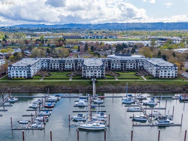 707 N HAYDEN ISLAND Dr 413, Portland, OR 97217