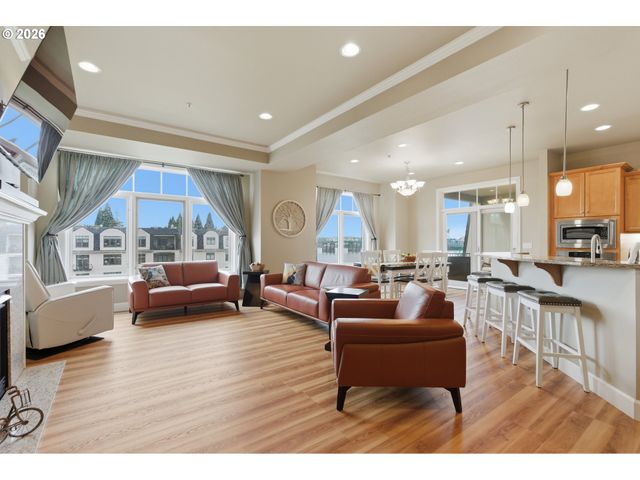 707 N HAYDEN ISLAND Dr 413, Portland, OR 97217