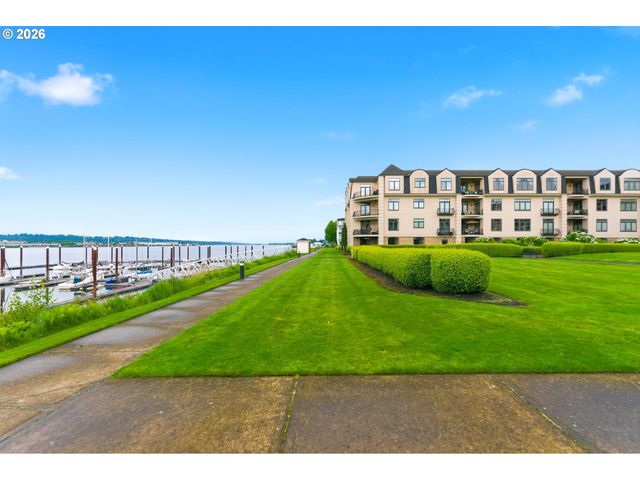 707 N HAYDEN ISLAND Dr 413, Portland, OR 97217