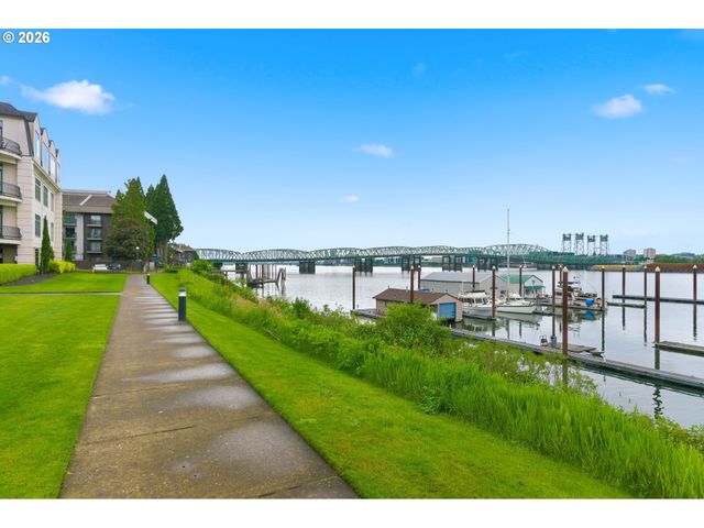 707 N HAYDEN ISLAND Dr 413, Portland, OR 97217