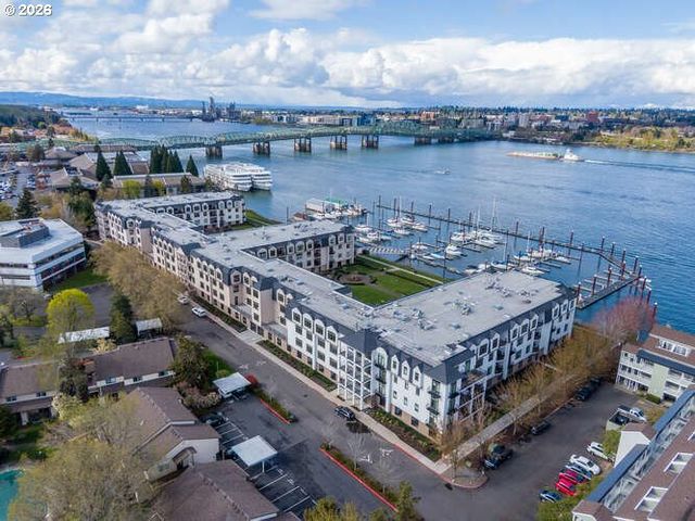 707 N HAYDEN ISLAND Dr 413, Portland, OR 97217