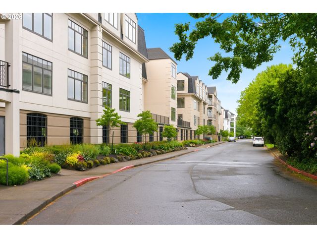 707 N HAYDEN ISLAND Dr 413, Portland, OR 97217