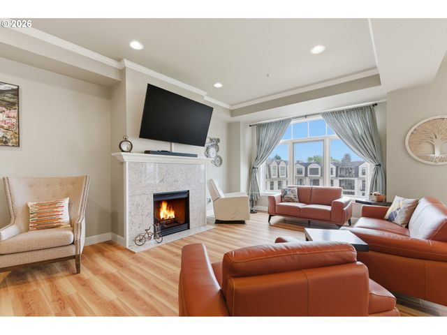 707 N HAYDEN ISLAND Dr 413, Portland, OR 97217