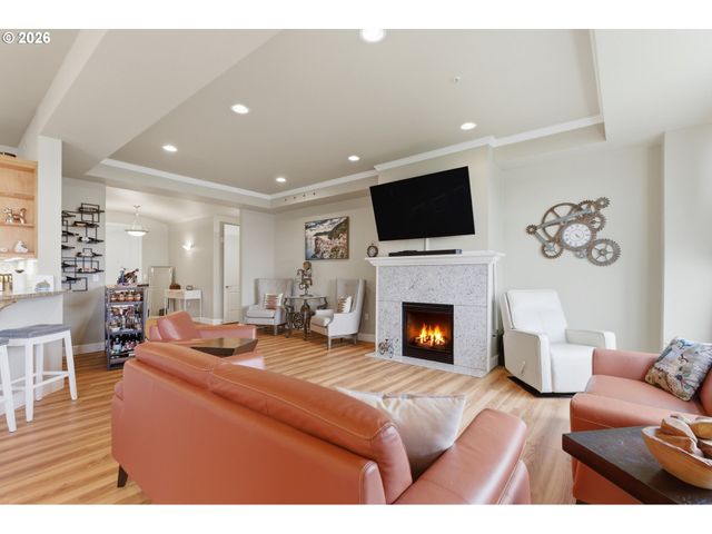 707 N HAYDEN ISLAND Dr 413, Portland, OR 97217