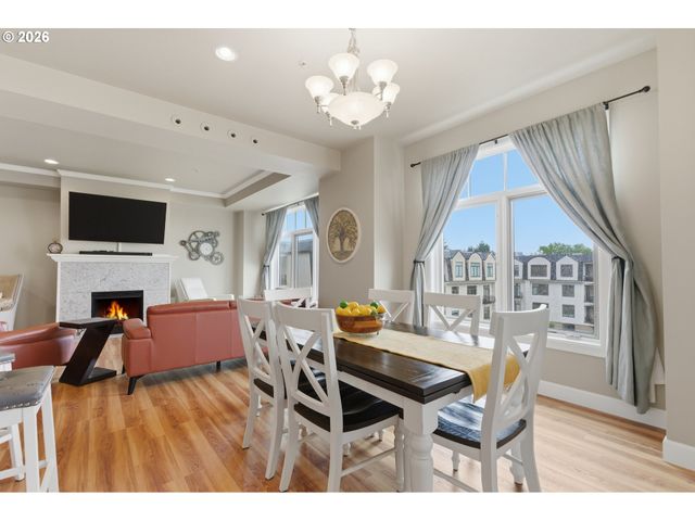 707 N HAYDEN ISLAND Dr 413, Portland, OR 97217