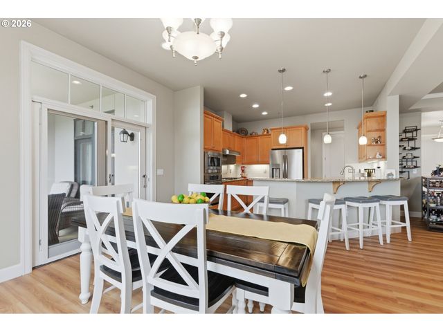707 N HAYDEN ISLAND Dr 413, Portland, OR 97217