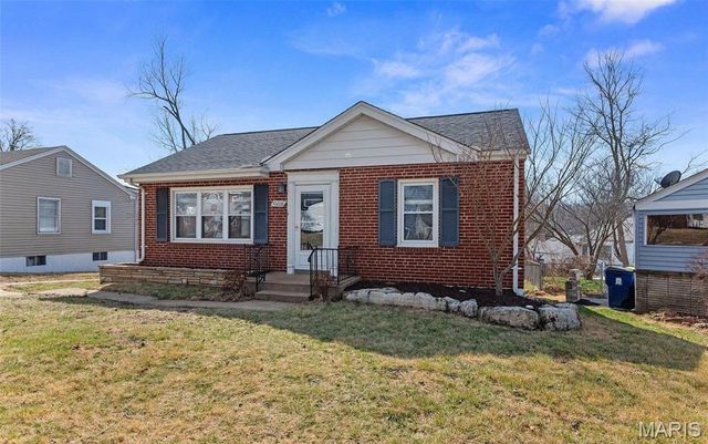 10228 Saint Arsene Lane, St Ann, MO 63074