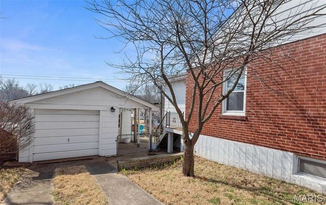 10228 Saint Arsene Lane, St Ann, MO 63074