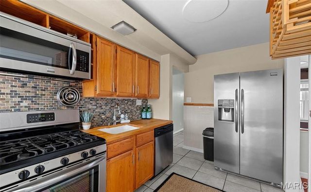 10228 Saint Arsene Lane, St Ann, MO 63074