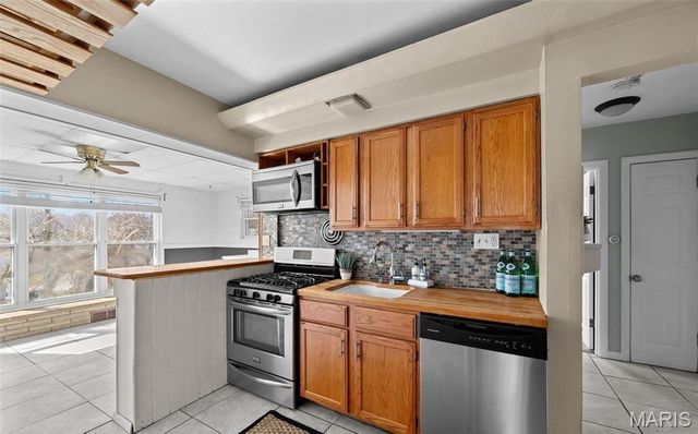 10228 Saint Arsene Lane, St Ann, MO 63074