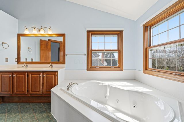 9650 Wagonwood Drive NW, Pickerington, OH 43147