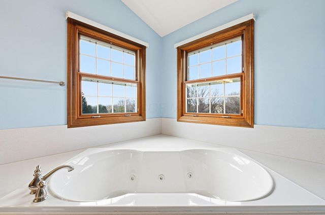 9650 Wagonwood Drive NW, Pickerington, OH 43147