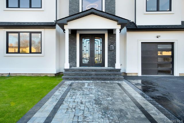 35 Castle Lane, Levittown, NY 11756