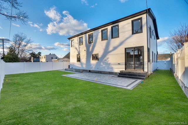 35 Castle Lane, Levittown, NY 11756