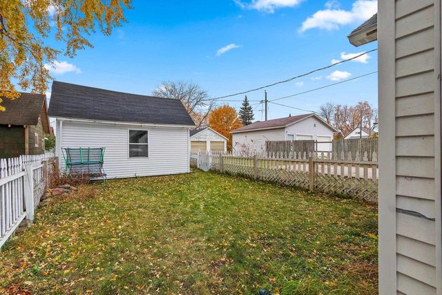 1011 BLAINE STREET, Marinette, WI 54143