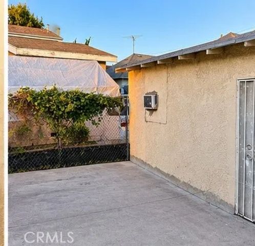 4267 Menlo, Los Angeles, CA 90037
