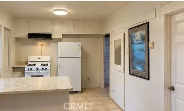 4267 Menlo, Los Angeles, CA 90037