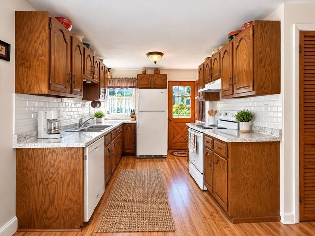22 Loring St, Auburn, MA 01501