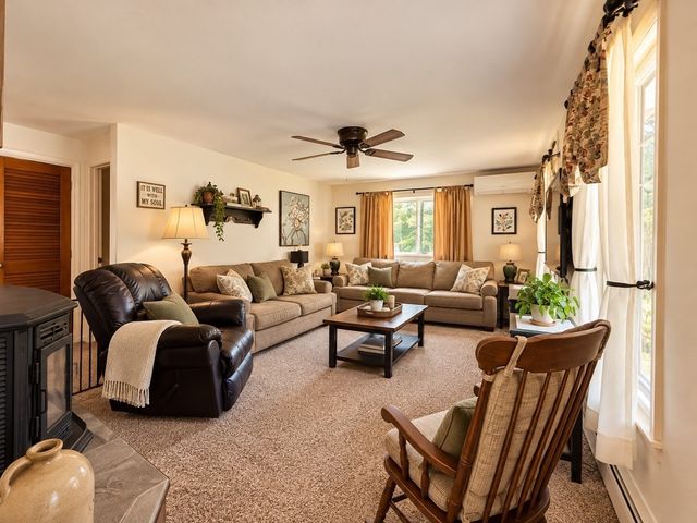 22 Loring St, Auburn, MA 01501
