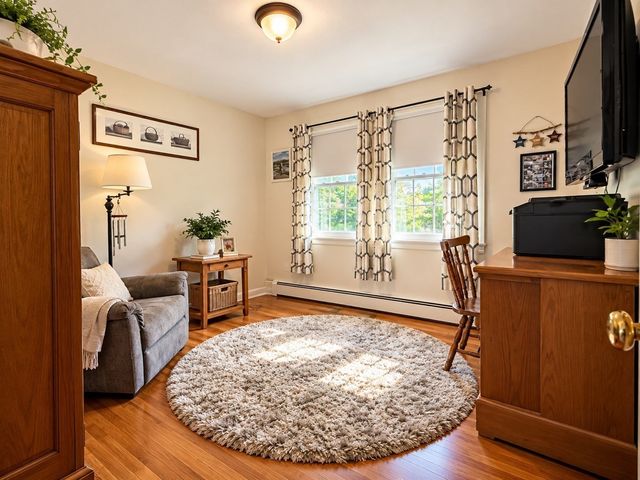 22 Loring St, Auburn, MA 01501