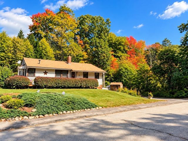 22 Loring St, Auburn, MA 01501