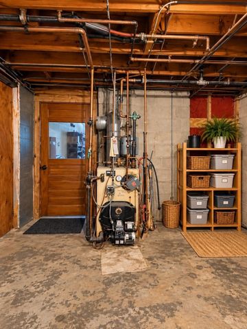 22 Loring St, Auburn, MA 01501