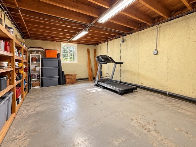 22 Loring St, Auburn, MA 01501