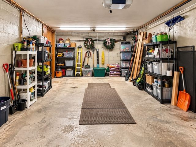 22 Loring St, Auburn, MA 01501