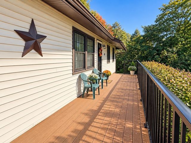 22 Loring St, Auburn, MA 01501