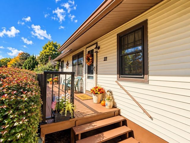 22 Loring St, Auburn, MA 01501