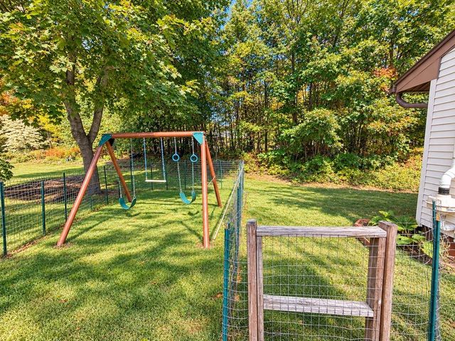 22 Loring St, Auburn, MA 01501