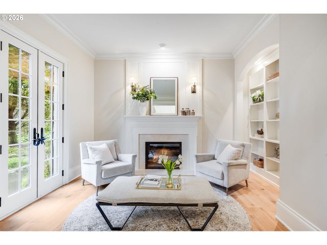 2147 GLENMORRIE Ln, Lake Oswego, OR 97034