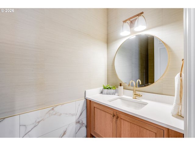 2147 GLENMORRIE Ln, Lake Oswego, OR 97034