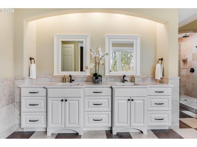 2147 GLENMORRIE Ln, Lake Oswego, OR 97034