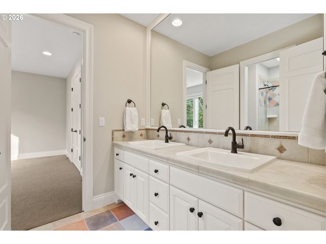 2147 GLENMORRIE Ln, Lake Oswego, OR 97034