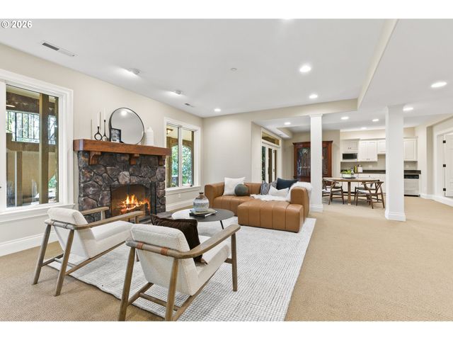 2147 GLENMORRIE Ln, Lake Oswego, OR 97034