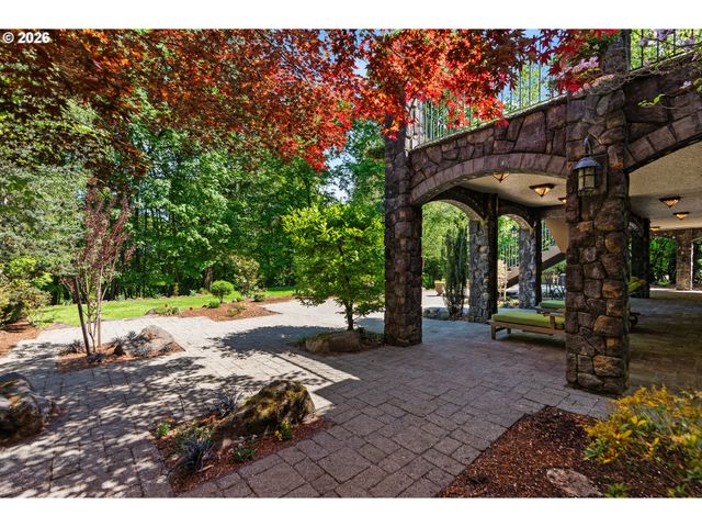 2147 GLENMORRIE Ln, Lake Oswego, OR 97034